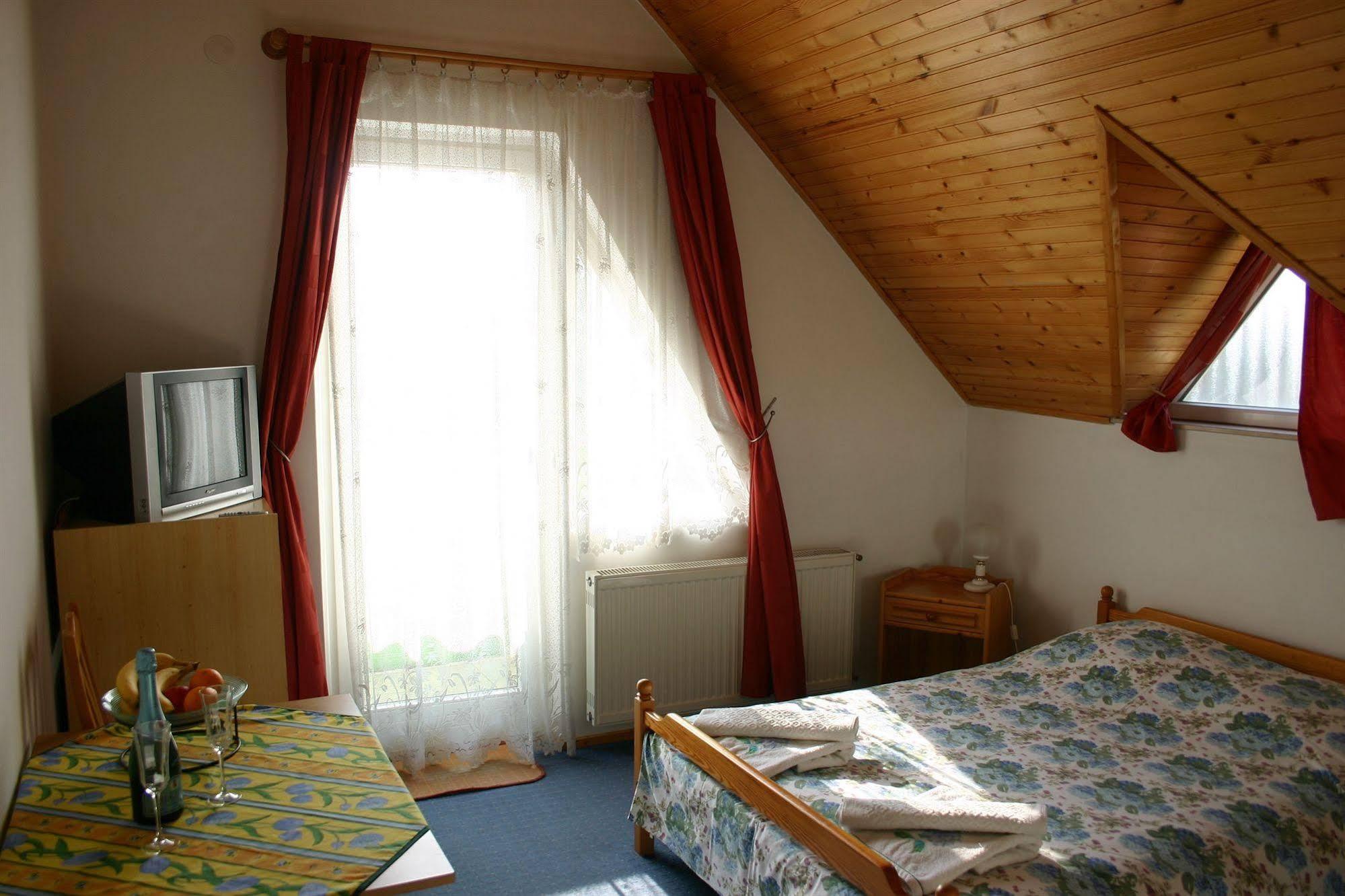 Lorelei Pension Adults Only Gyenesdiás Екстериор снимка