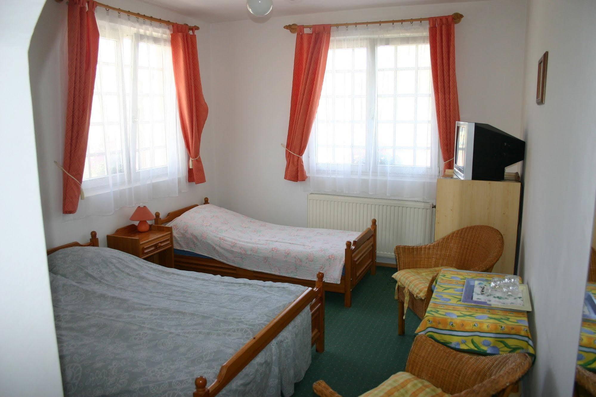 Lorelei Pension Adults Only Gyenesdiás Екстериор снимка