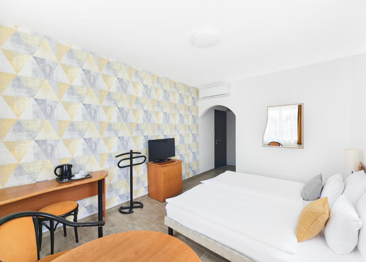 Lorelei Pension Adults Only Gyenesdiás Екстериор снимка