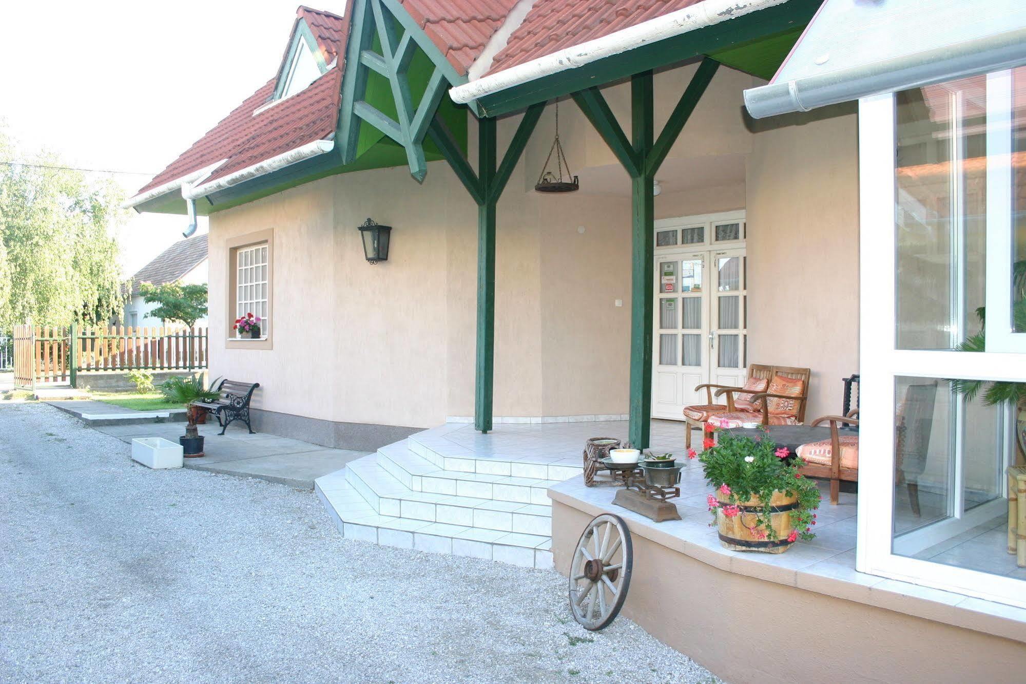 Lorelei Pension Adults Only Gyenesdiás Екстериор снимка
